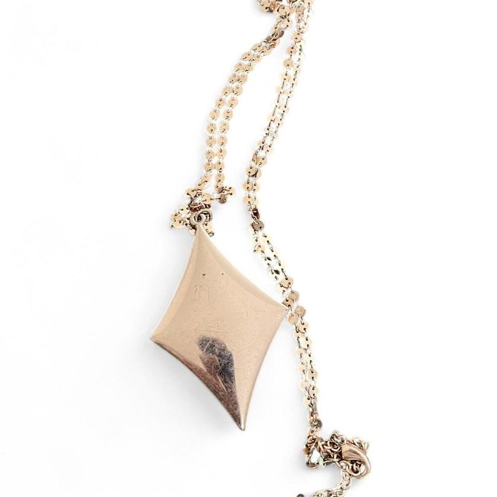 Silver pendant necklace with diamond shaped